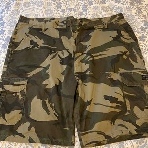 Men’s camp cargo shorts